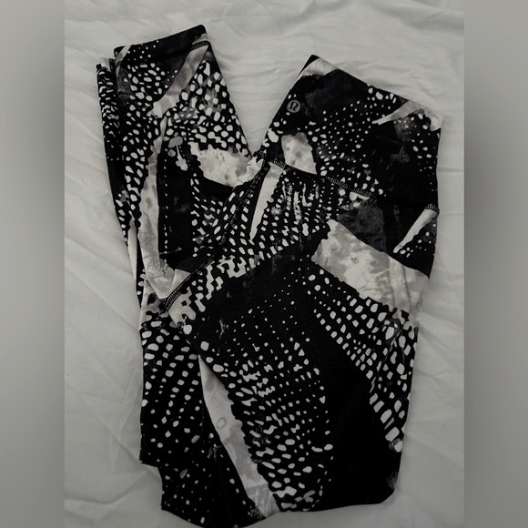 LULULEMON/High Times Static Mist White/Black Leggings/4 - Picture 6 of 12